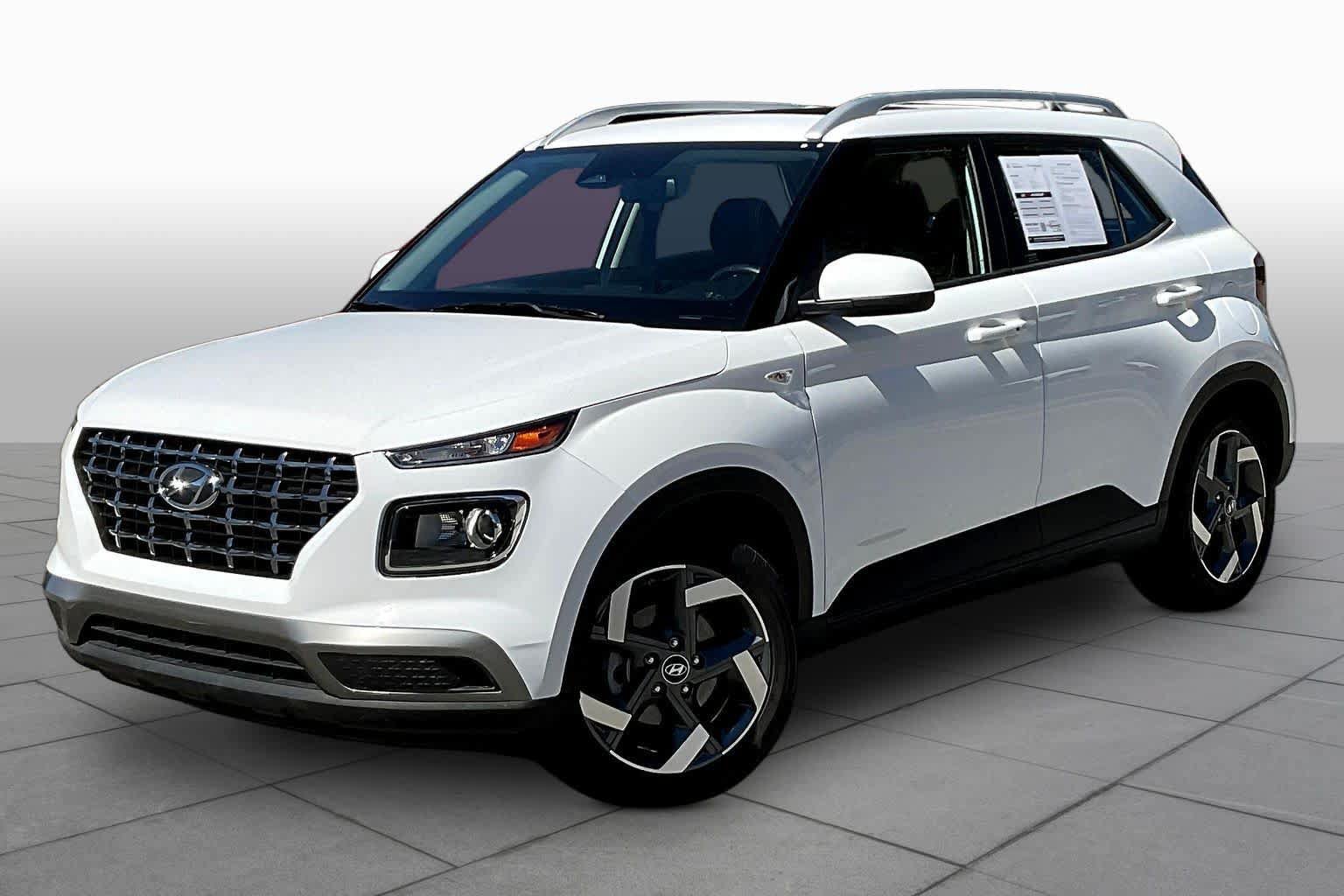 Used 2025 Hyundai Venue SEL FWD image 1