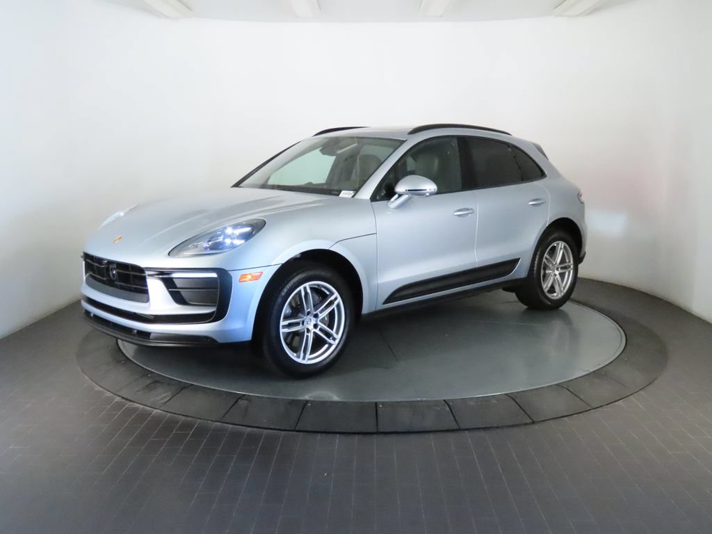 Certified 2026 Porsche Macan AWD/4WD image 1