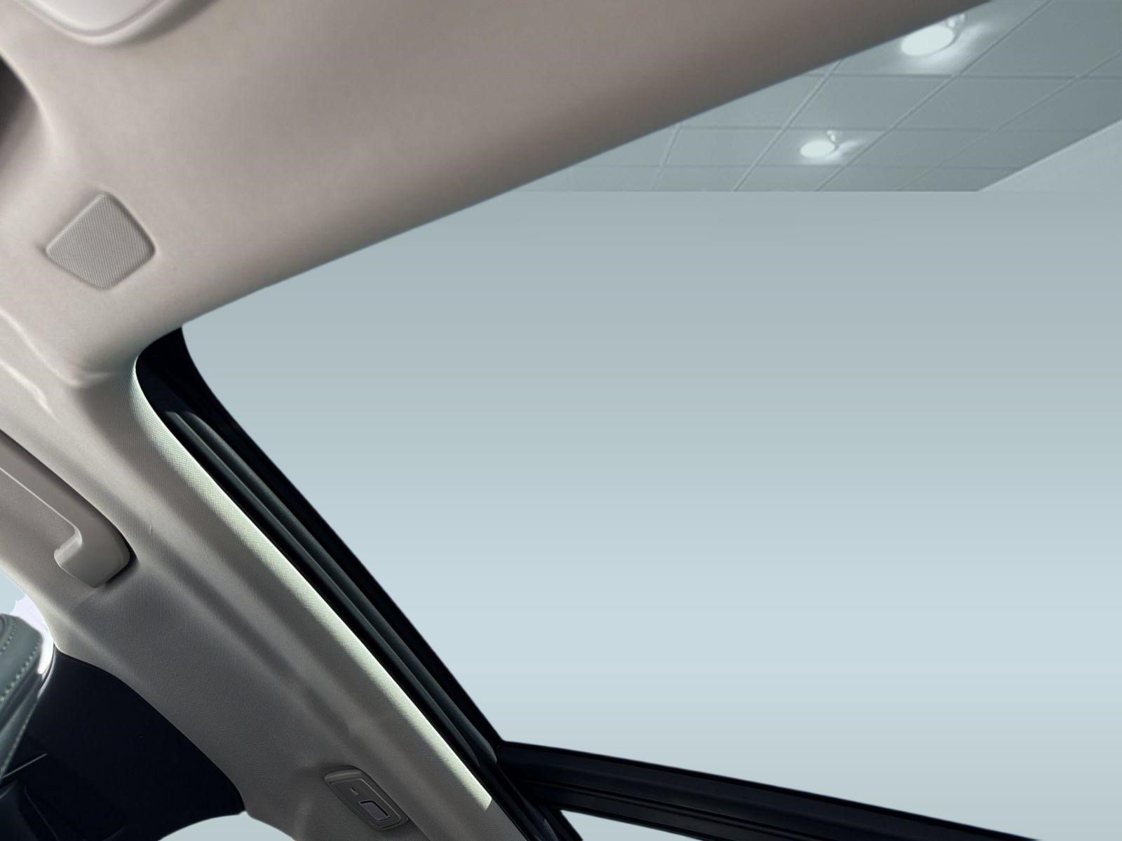 New 2027 Volvo XC60 B5 Plus AWD/4WD image 22