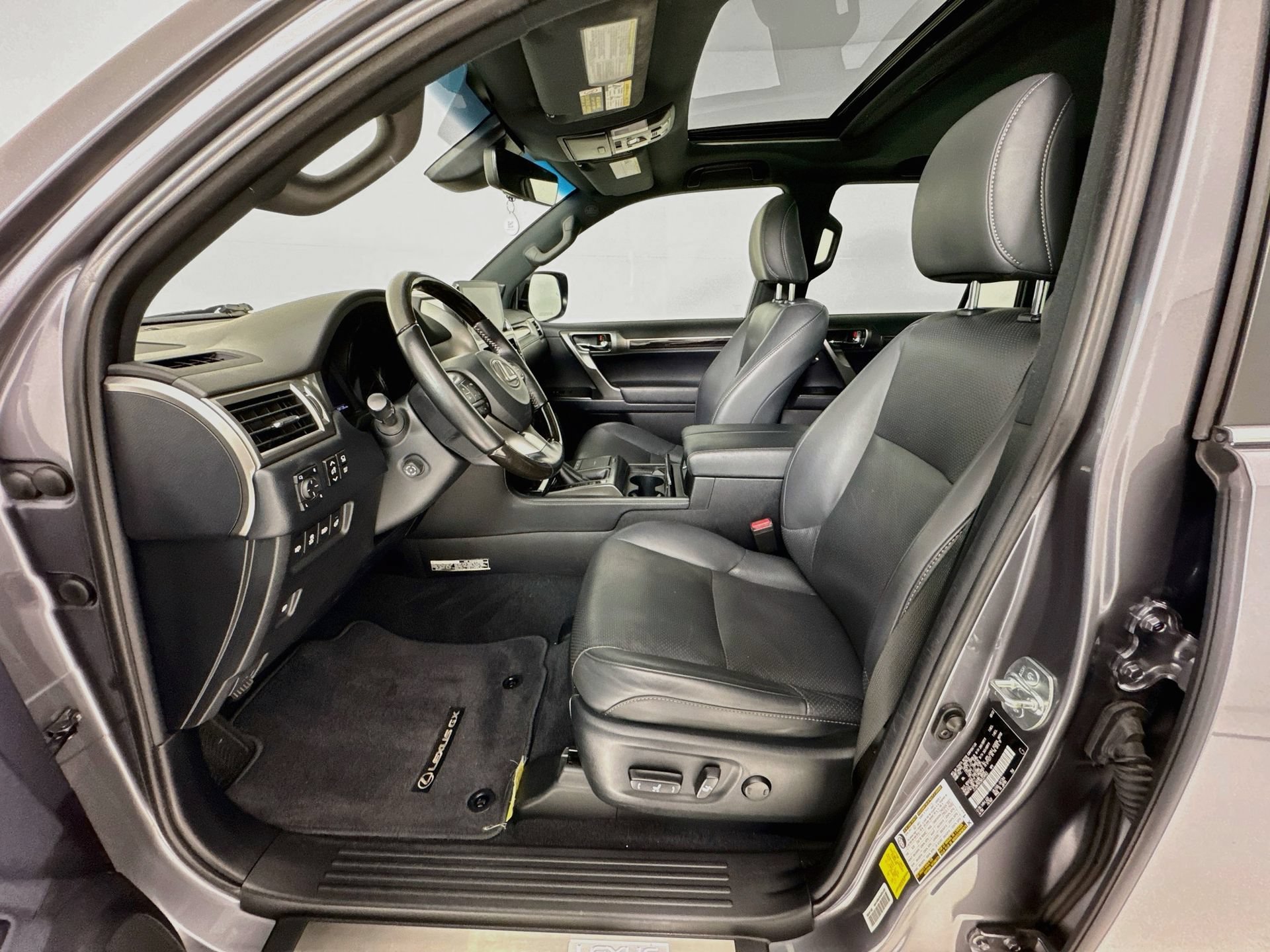 Used 2022 Lexus GX 460 Luxury w/ Off Road Package AWD/4WD image 21