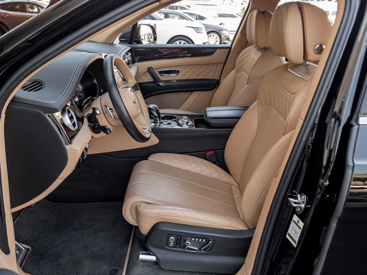 Used 2018 Bentley Bentayga image 17