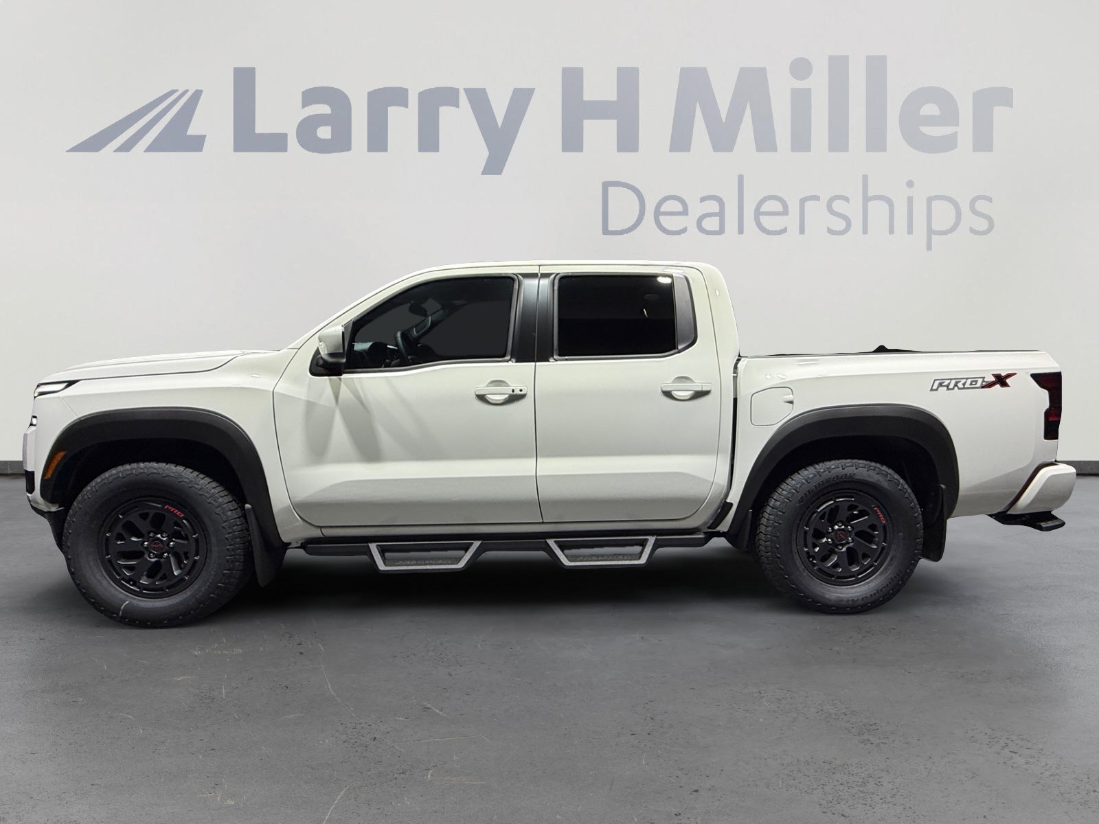 New 2026 Nissan Frontier Pro-X w/ Tow Package RWD image 2