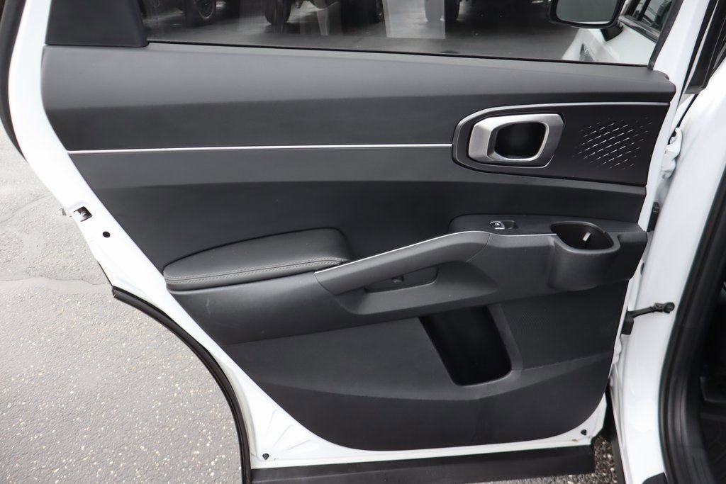 Used 2024 Kia Sorento LX image 28