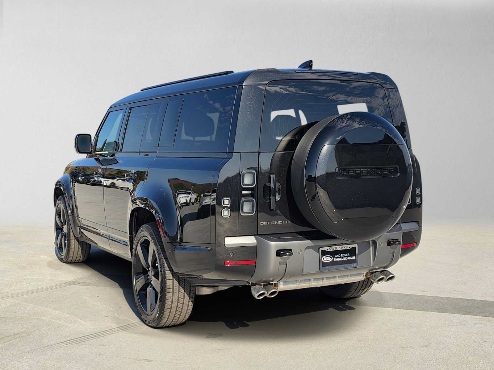 New 2026 Land Rover Defender 130 V8 AWD/4WD image 3