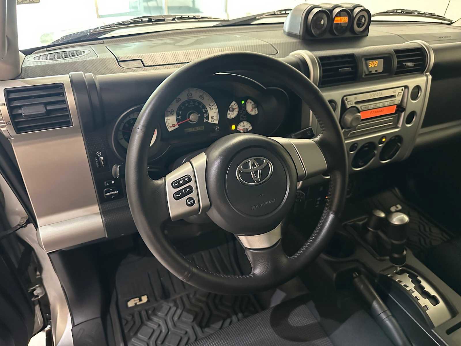 Used 2007 Toyota FJ Cruiser 4WD image 2