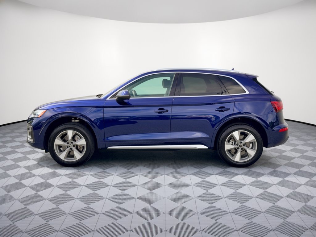 Used 2023 Audi Q5 2.0T Premium w/ Convenience Package AWD/4WD image 2