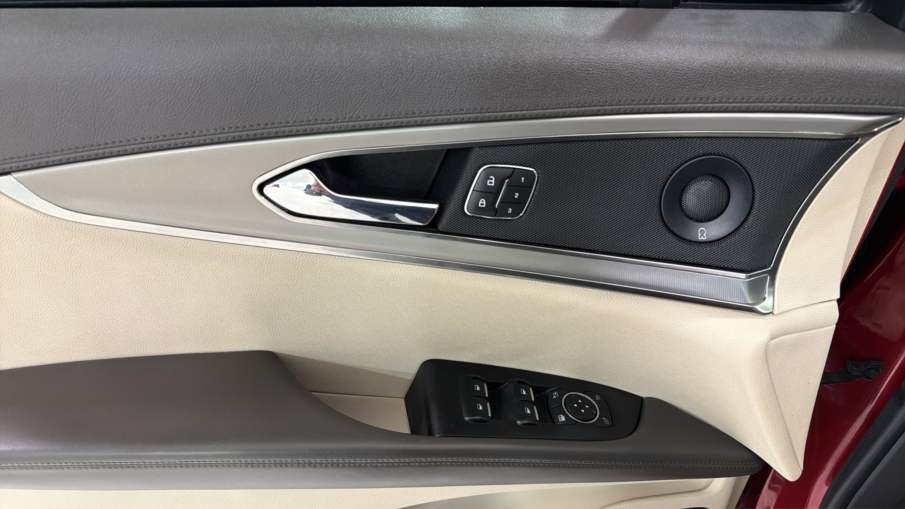 Used 2020 Lincoln Nautilus Reserve FWD image 11