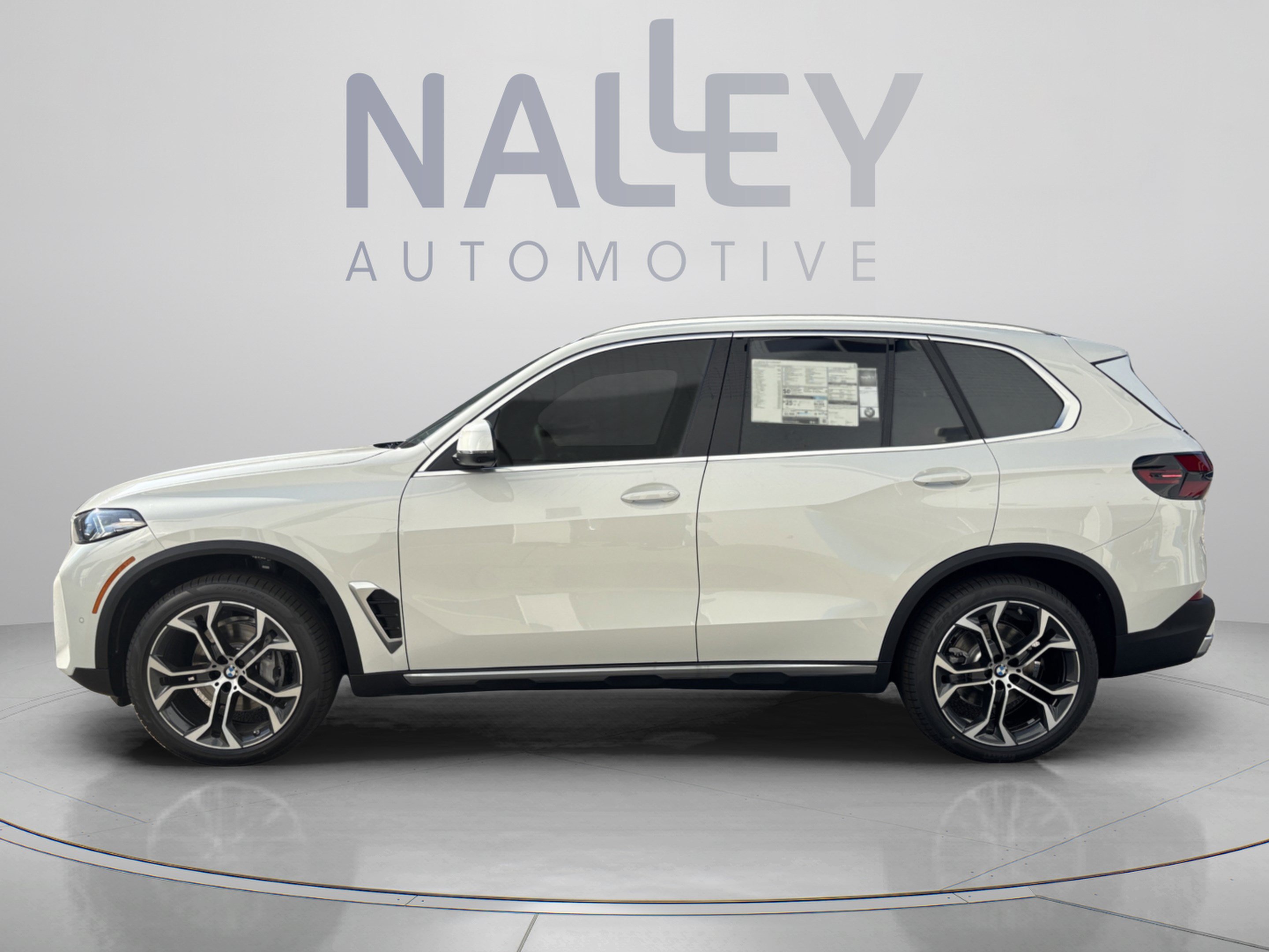 Used 2026 BMW X5 xDrive40i w/ Climate Comfort Package AWD/4WD image 2