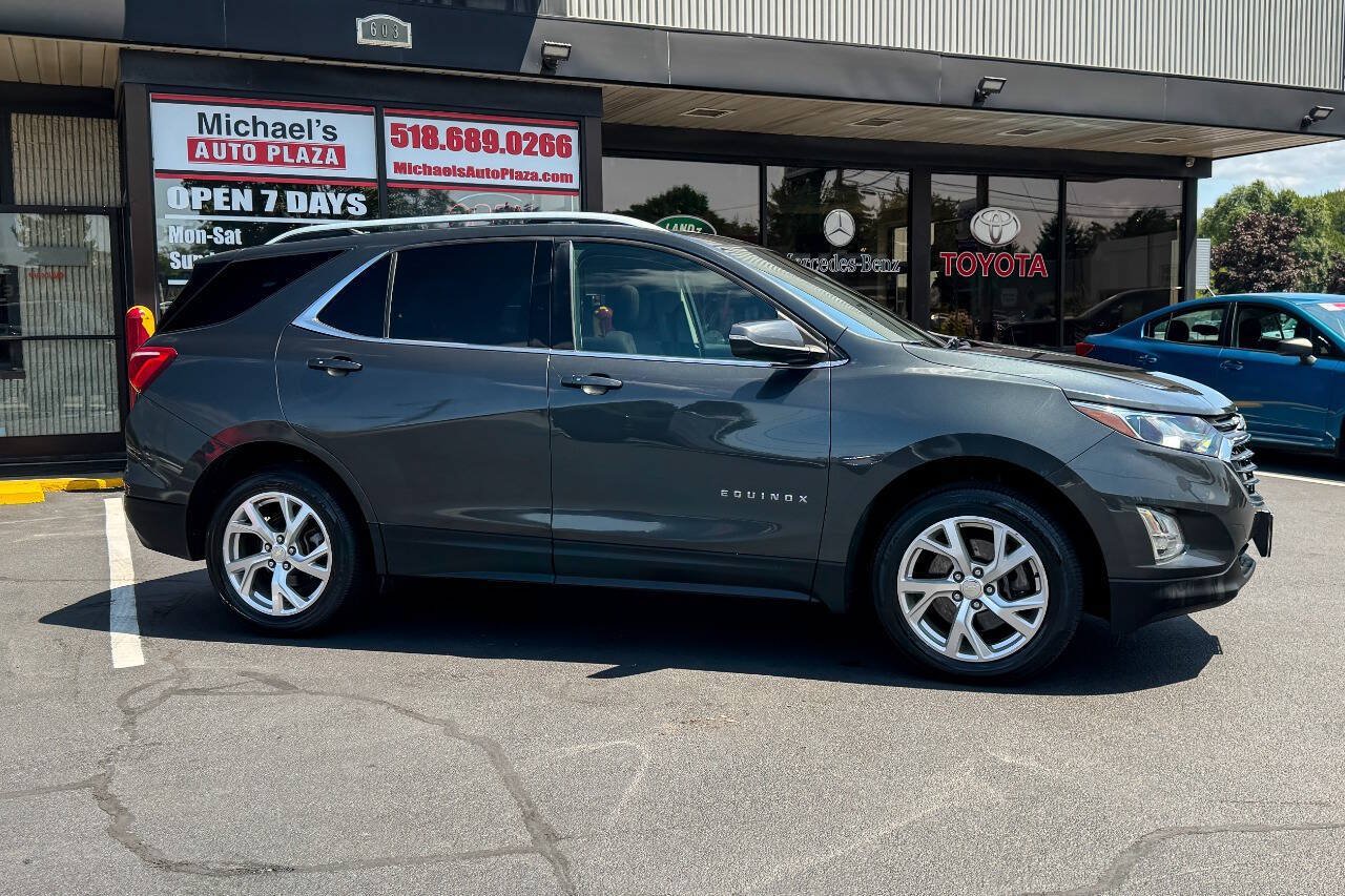 Used 2018 Chevrolet Equinox LT w/ Sun & Infotainment Package AWD/4WD image 3