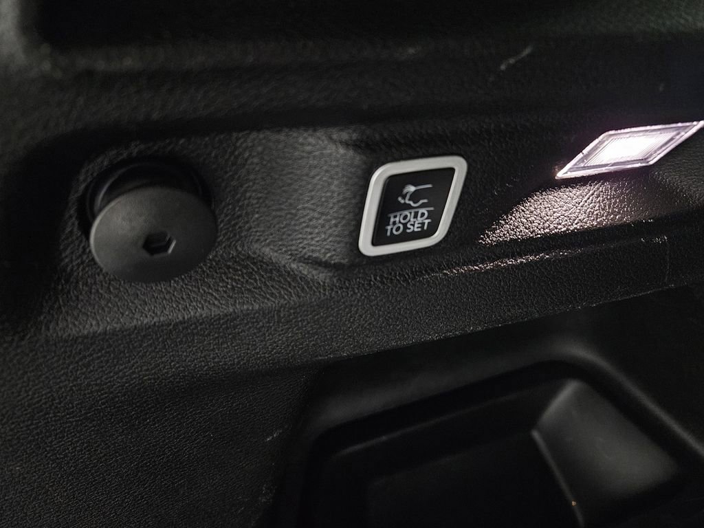 Used 2024 Jeep Grand Cherokee L Limited w/ Luxury Tech Group II image 36