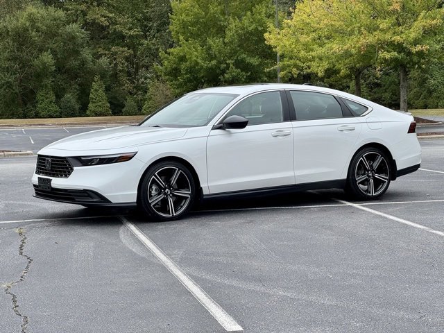 Used 2025 Honda Accord Sport image 2