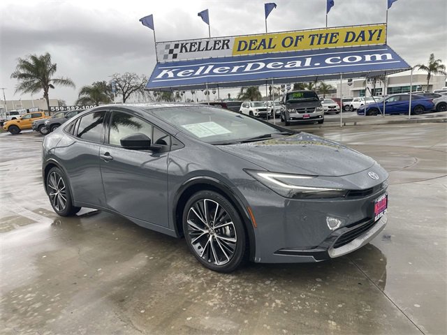 Used 2023 Toyota Prius XLE image 2