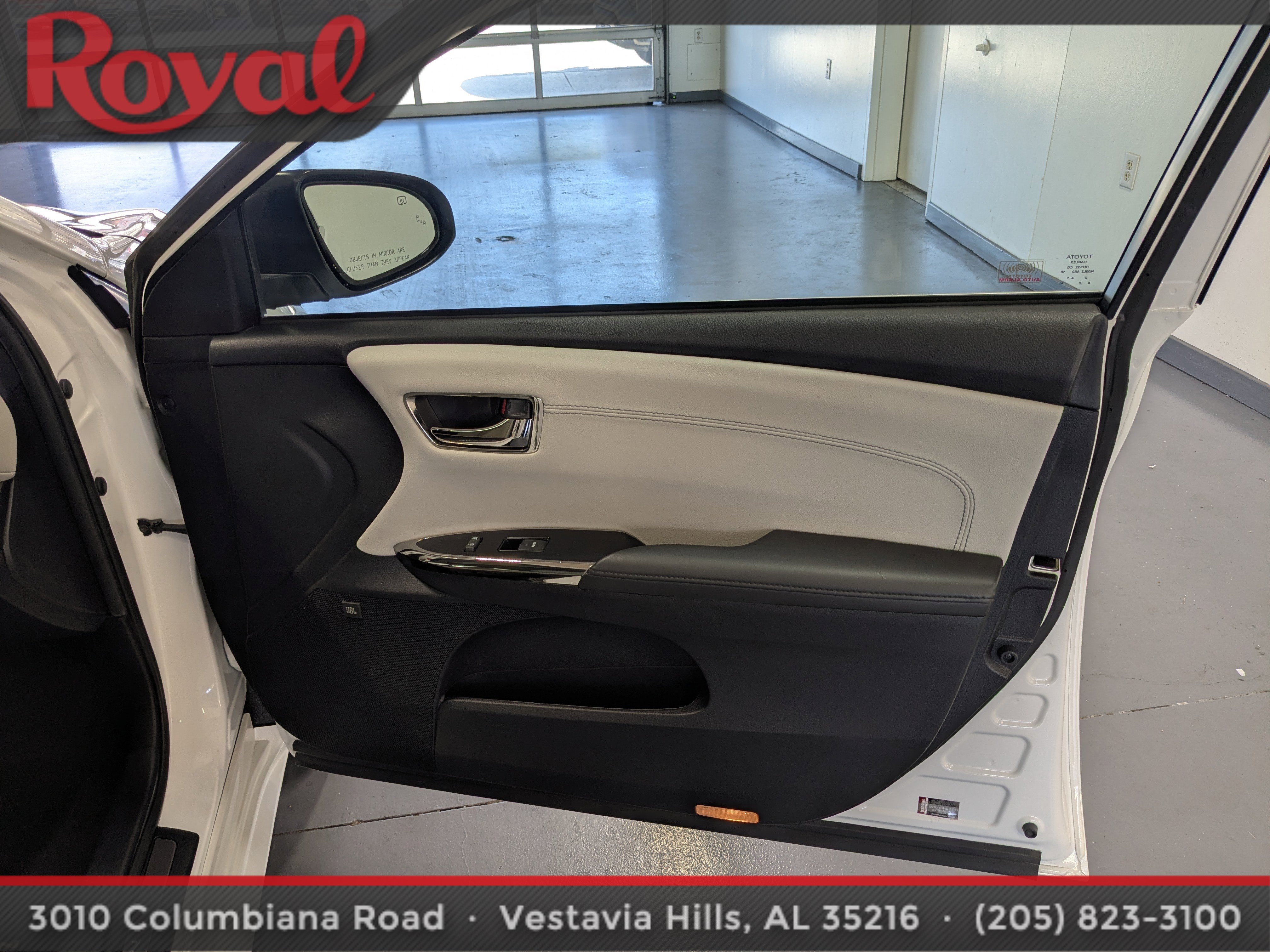 Used 2016 Toyota Avalon Limited image 7