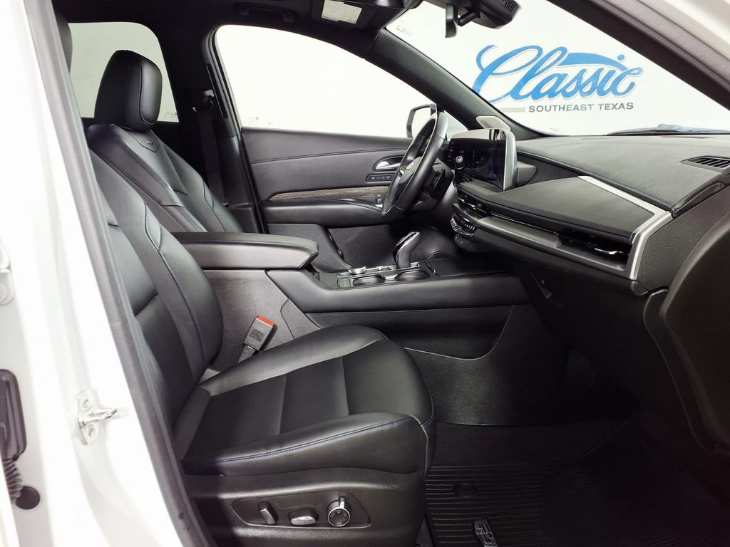 Used 2025 Cadillac XT4 Sport FWD image 11