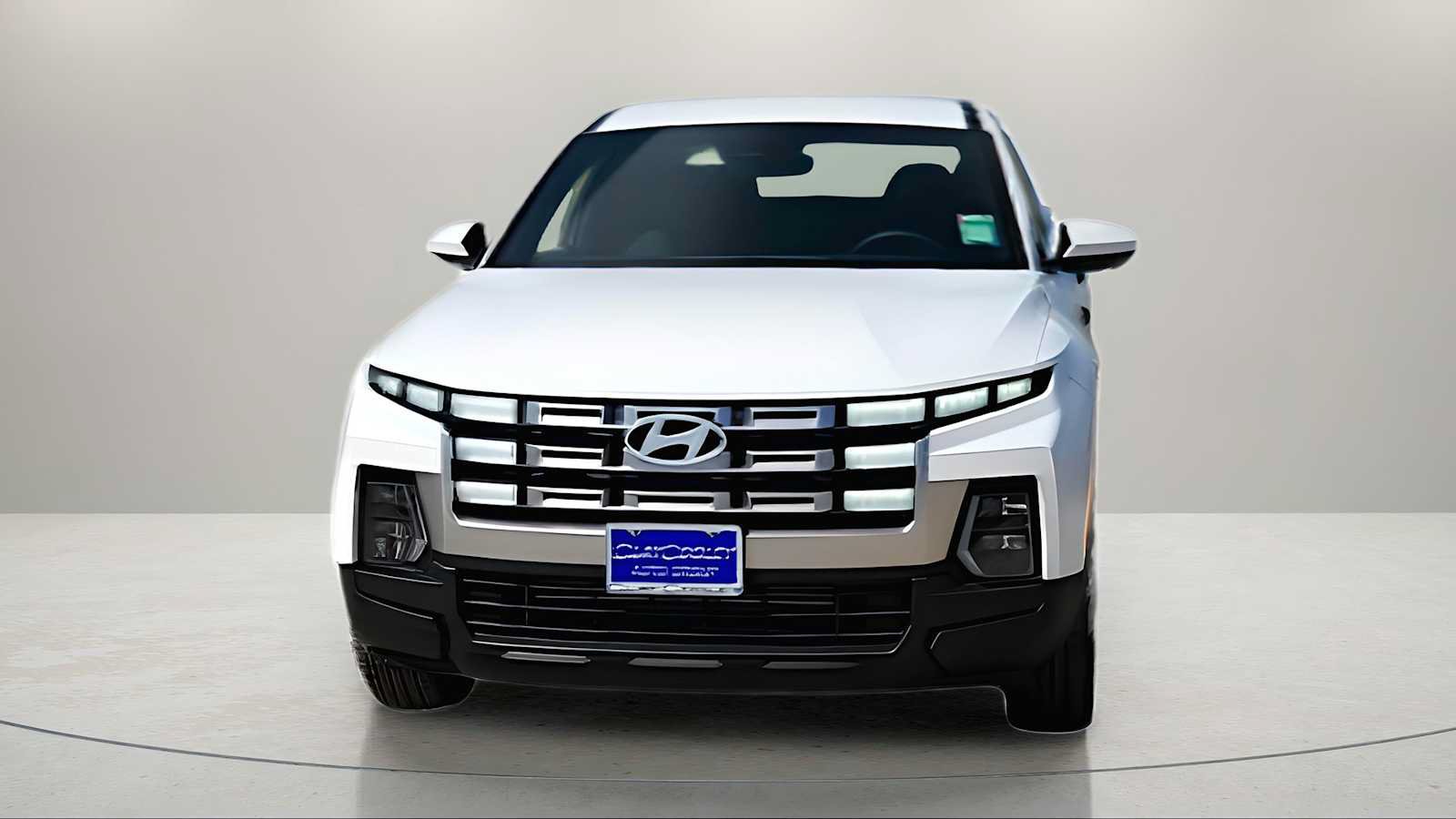 Used 2025 Hyundai Santa Cruz SE FWD image 2
