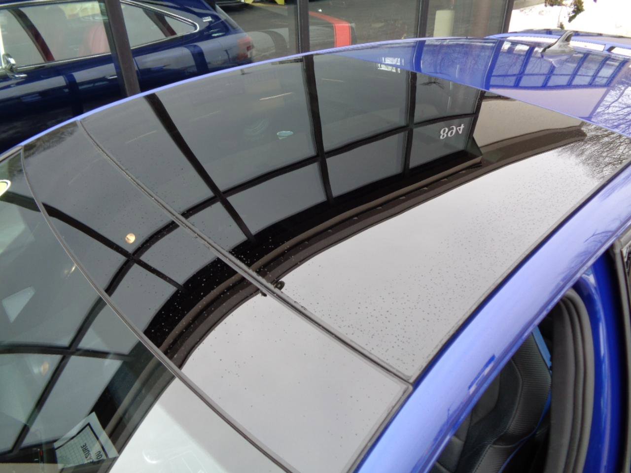 Used 2022 Volkswagen Golf R image 9