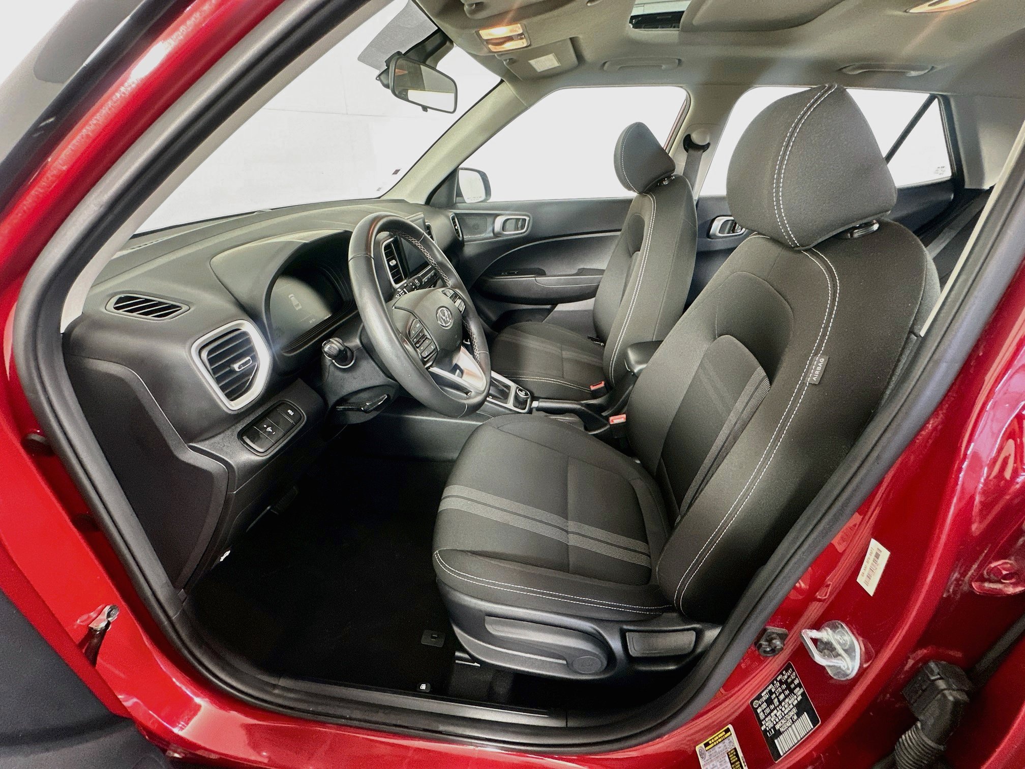 Used 2025 Hyundai Venue SEL FWD image 13
