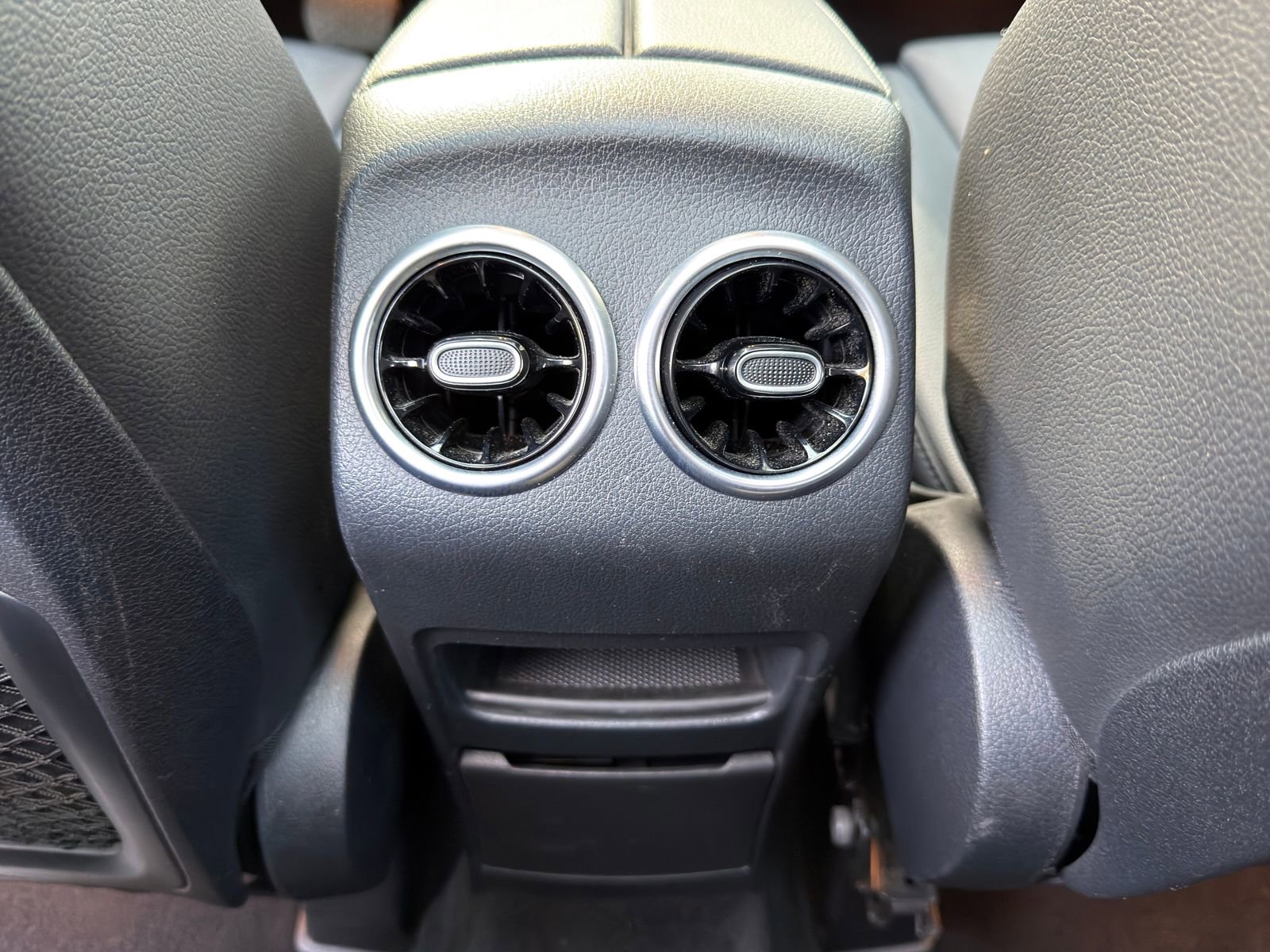 Used 2020 Mercedes-Benz GLB 250 4MATIC image 16