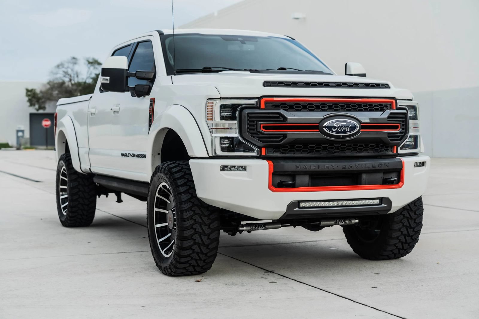 Used 2020 Ford F250 Lariat w/ Lariat Ultimate Package AWD/4WD image 2