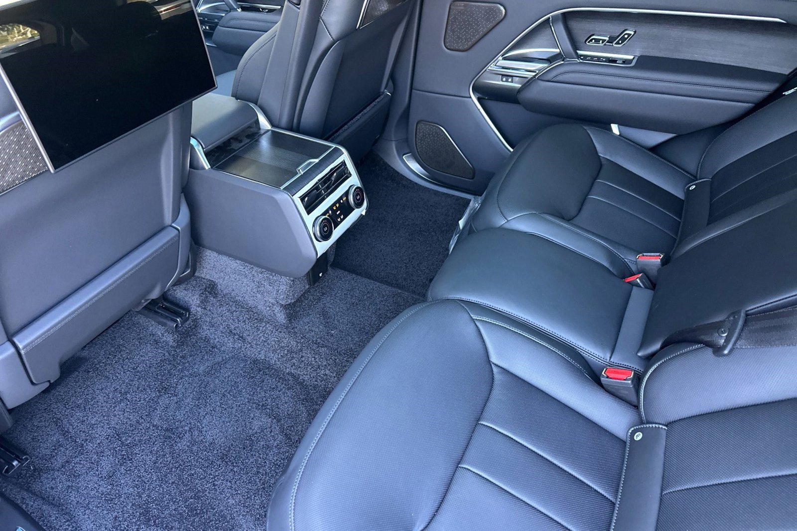 New 2026 Land Rover Range Rover Long Wheelbase Autobiography image 15