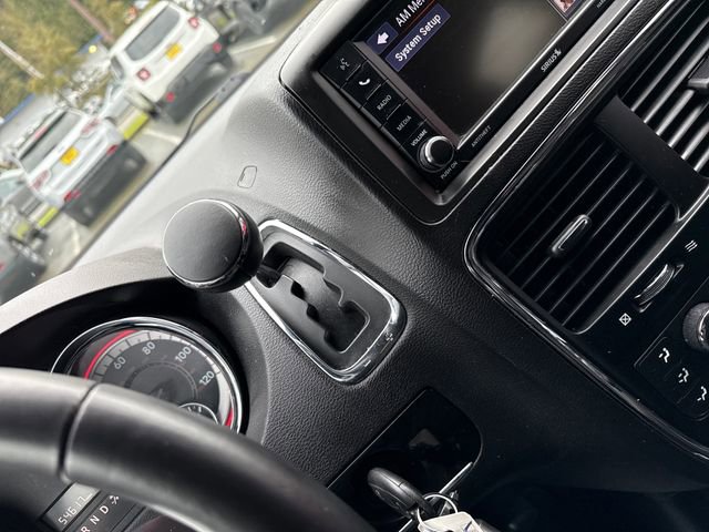 Used 2018 Dodge Grand Caravan SE image 29