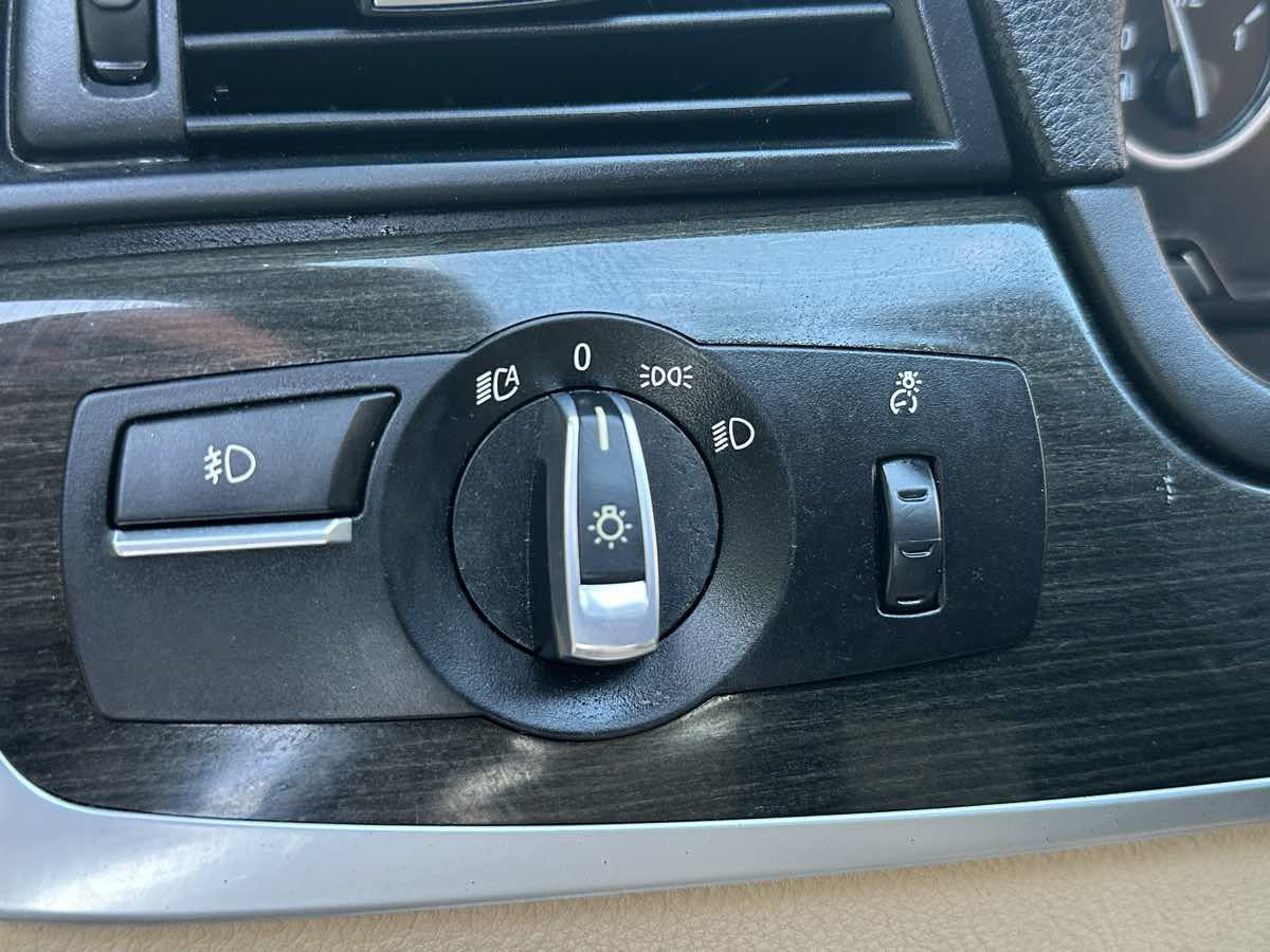 Used 2011 BMW 528i Sedan RWD image 30
