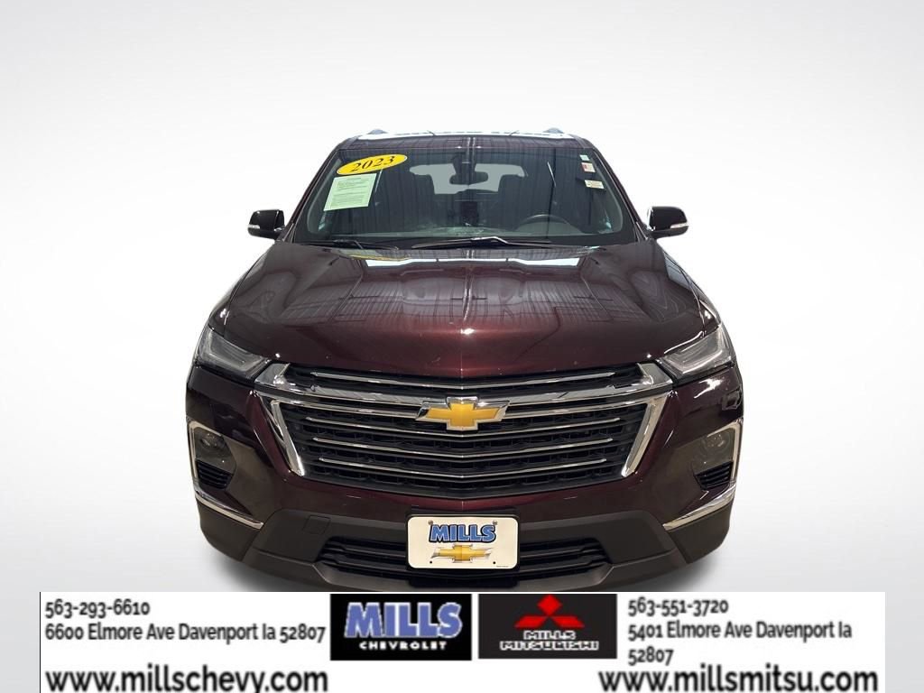 Used 2023 Chevrolet Traverse LT FWD image 2