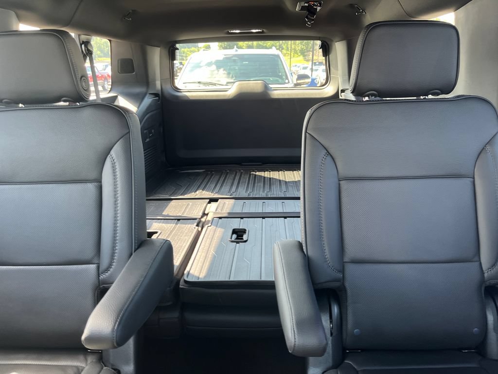 Used 2025 GMC Yukon XL Denali w/ Sun & Power Step Package AWD/4WD image 13