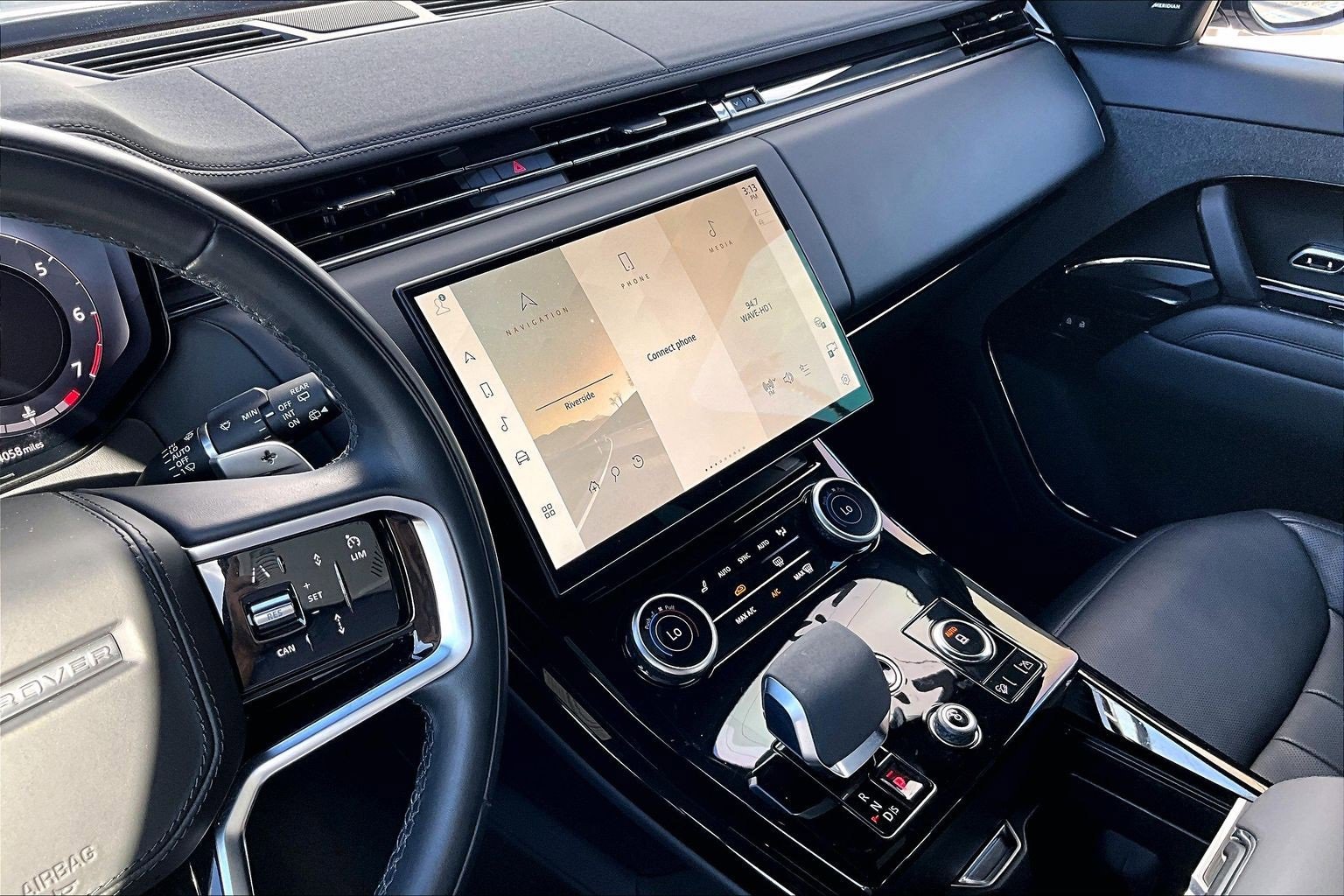 Used 2023 Land Rover Range Rover Sport SE image 32