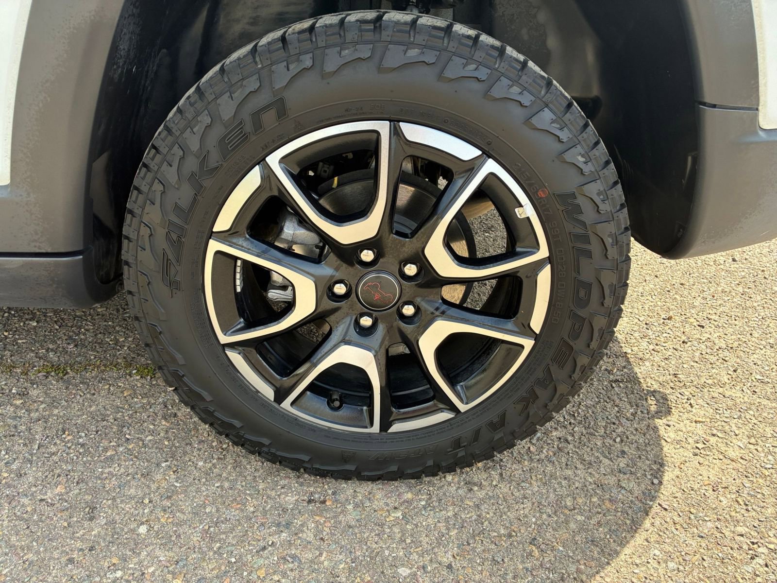 Used 2025 Jeep Compass Trailhawk image 29