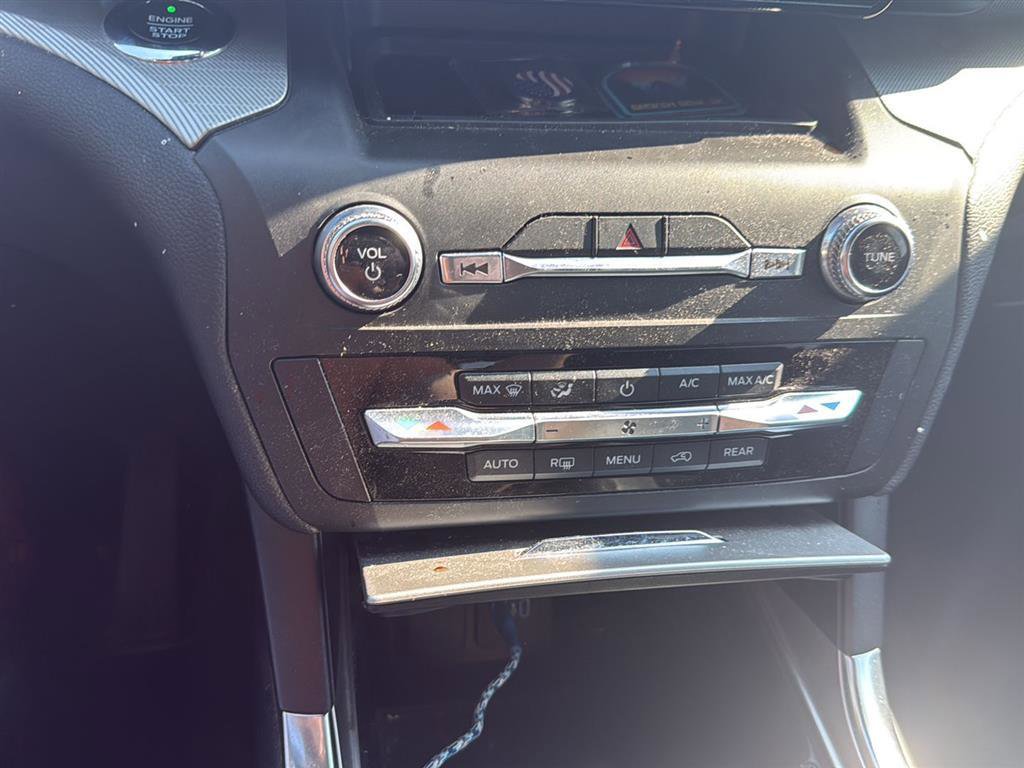 Used 2020 Ford Explorer XLT w/ Equipment Group 202A image 7
