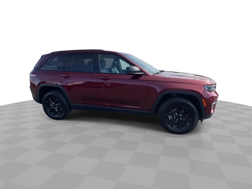 Used 2024 Jeep Grand Cherokee Altitude image 9
