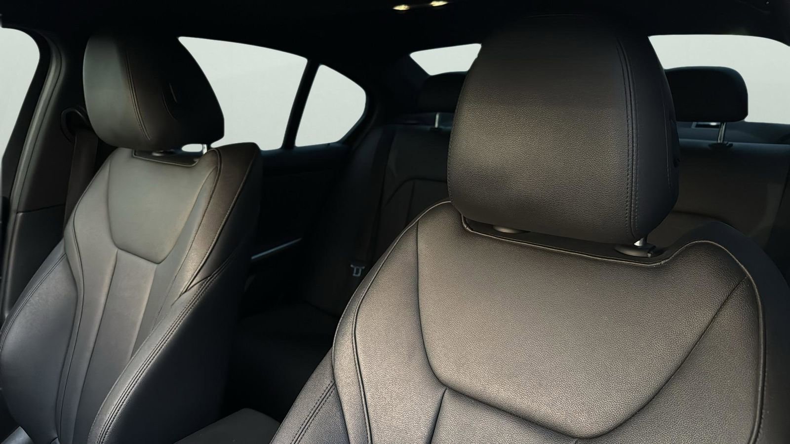 Used 2021 BMW 330i Sedan image 10