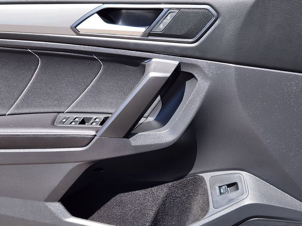 Used 2022 Volkswagen Tiguan SE AWD/4WD image 19