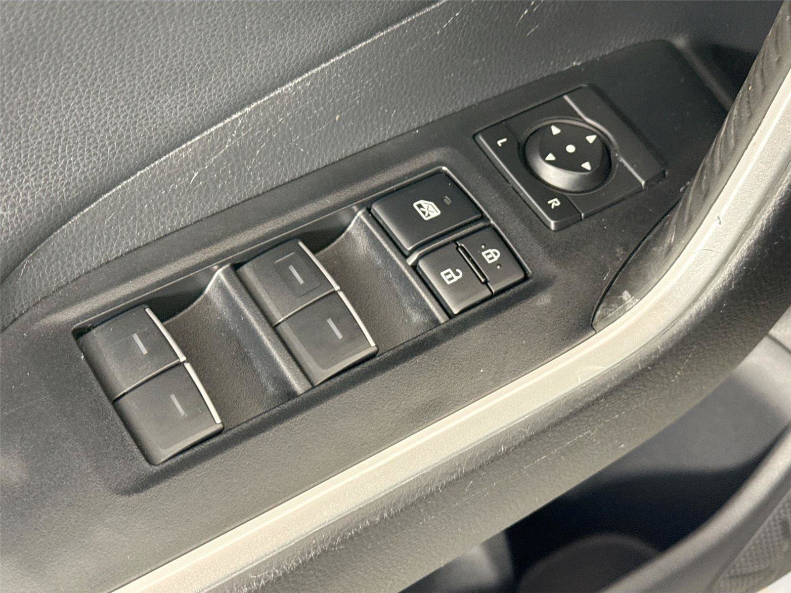 Used 2022 Toyota RAV4 XSE AWD/4WD image 27