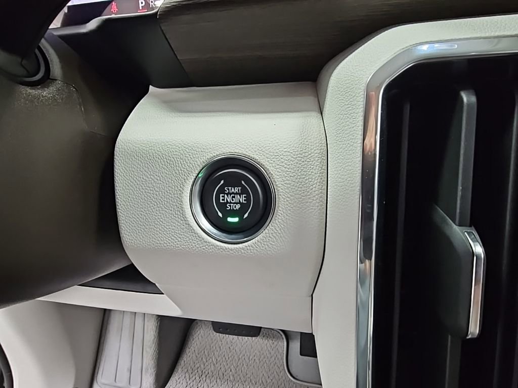 New 2026 GMC Acadia Denali w/ Super Cruise Package image 23