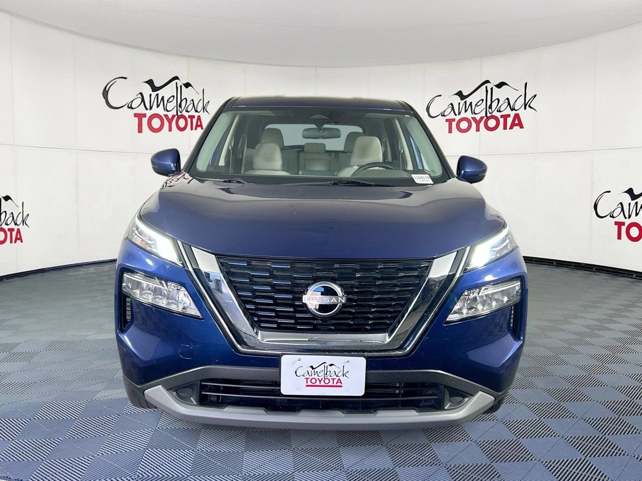 Used 2023 Nissan Rogue SV FWD image 3