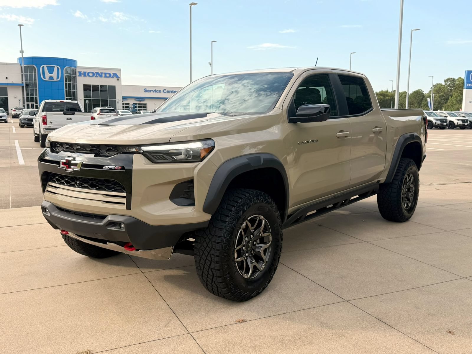 Used 2024 Chevrolet Colorado ZR2 w/ Technology Package AWD/4WD image 3