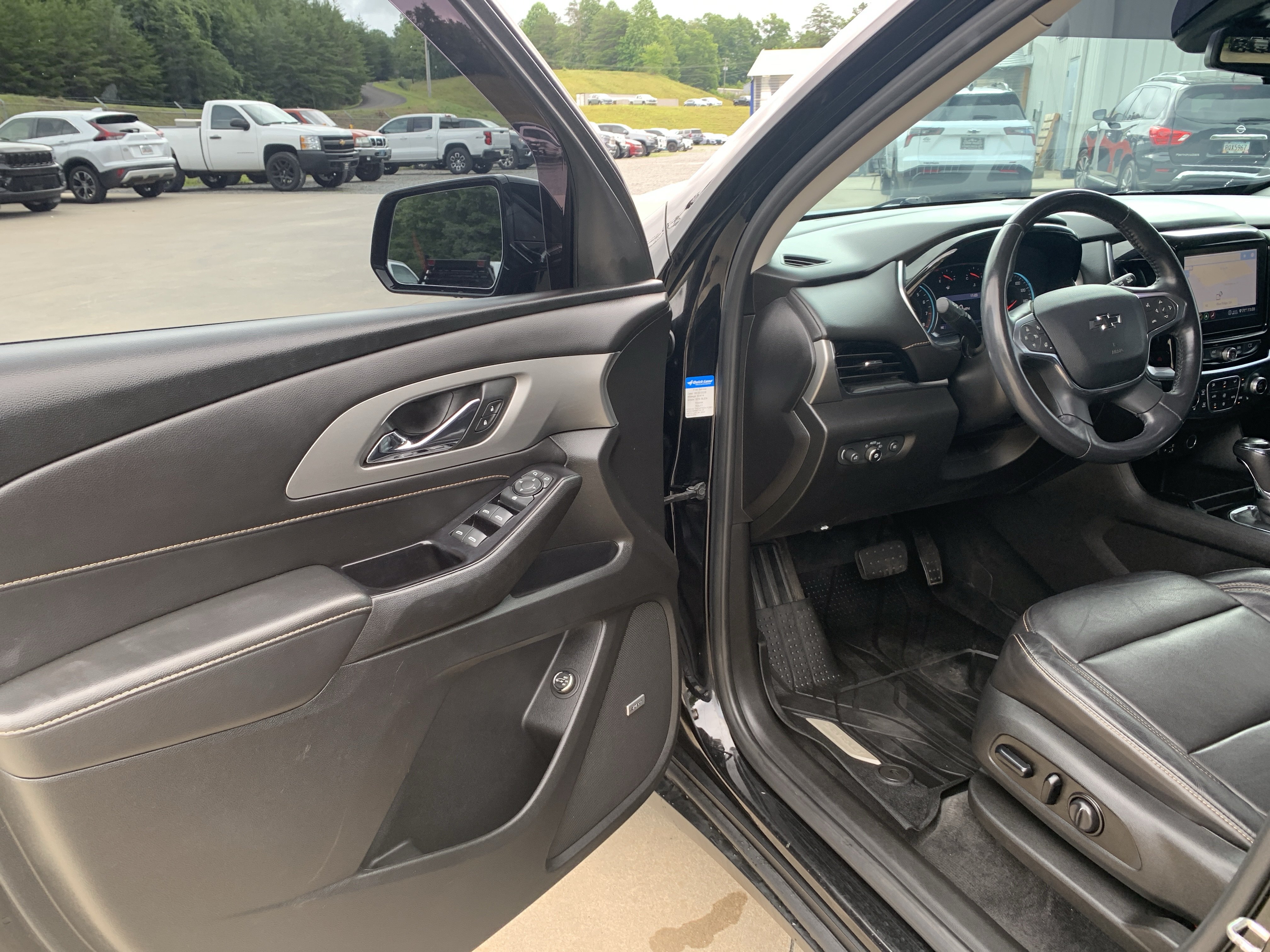 Used 2020 Chevrolet Traverse RS FWD image 17