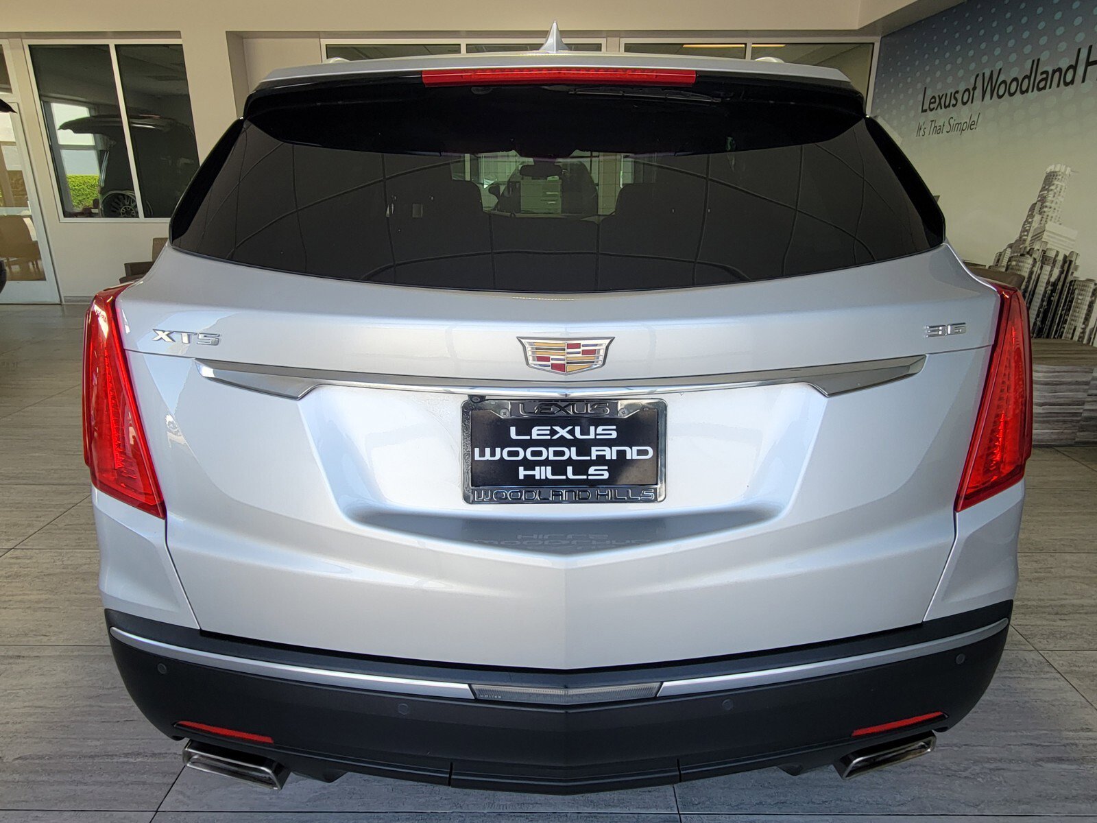 Used 2018 Cadillac XT5 Luxury w/ Driver Awareness Package image 3