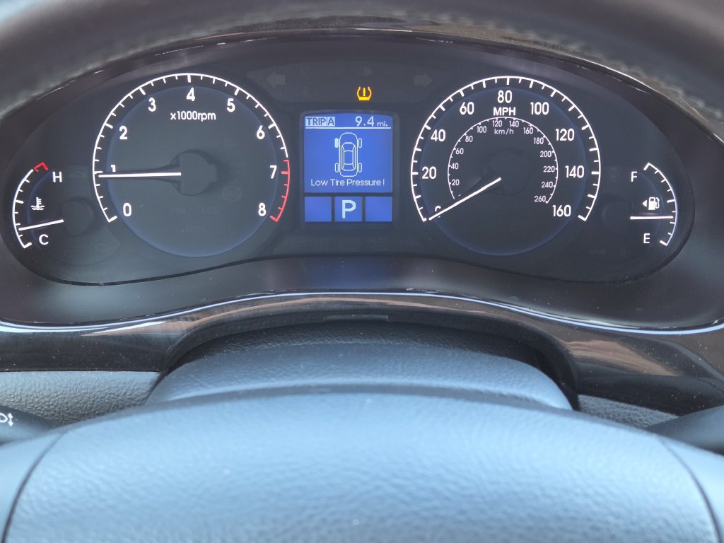 Used 2013 Hyundai Genesis 3.8 RWD image 29