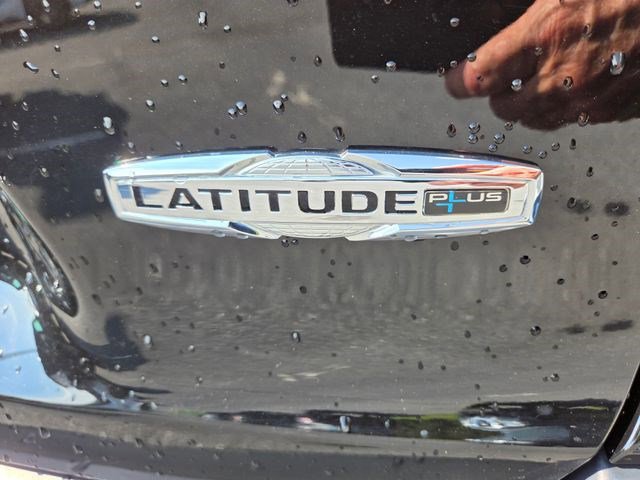 Used 2020 Jeep Cherokee Latitude Plus w/ Comfort/Convenience Group AWD/4WD image 22