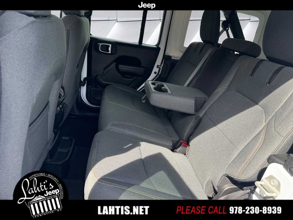 Used 2024 Jeep Wrangler Unlimited w/ Convenience Group image 15