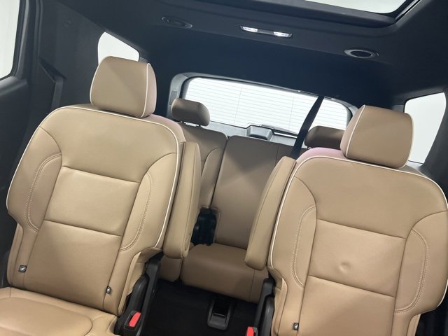 Used 2023 Chevrolet Traverse Premier image 13