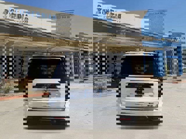 Used 2021 GMC Yukon SLT w/ SLT Premium Package image 8