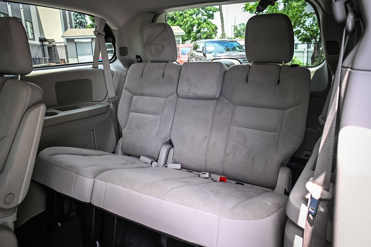 Used 2018 Dodge Grand Caravan SE w/ UConnect Hands-Free Group FWD image 15
