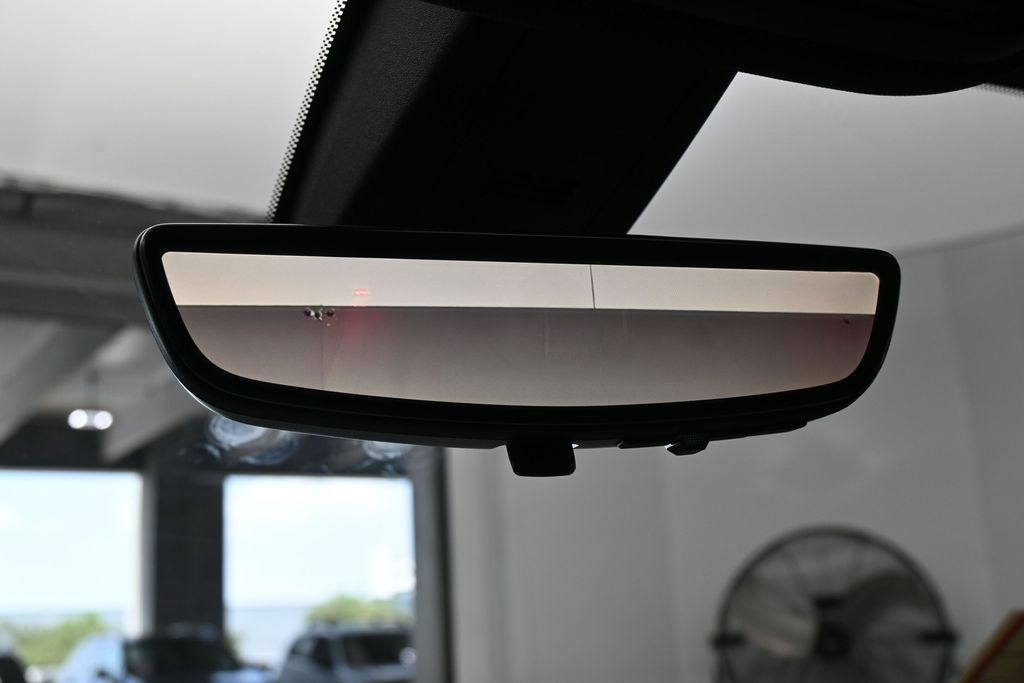 Used 2023 Chevrolet Traverse RS FWD image 32