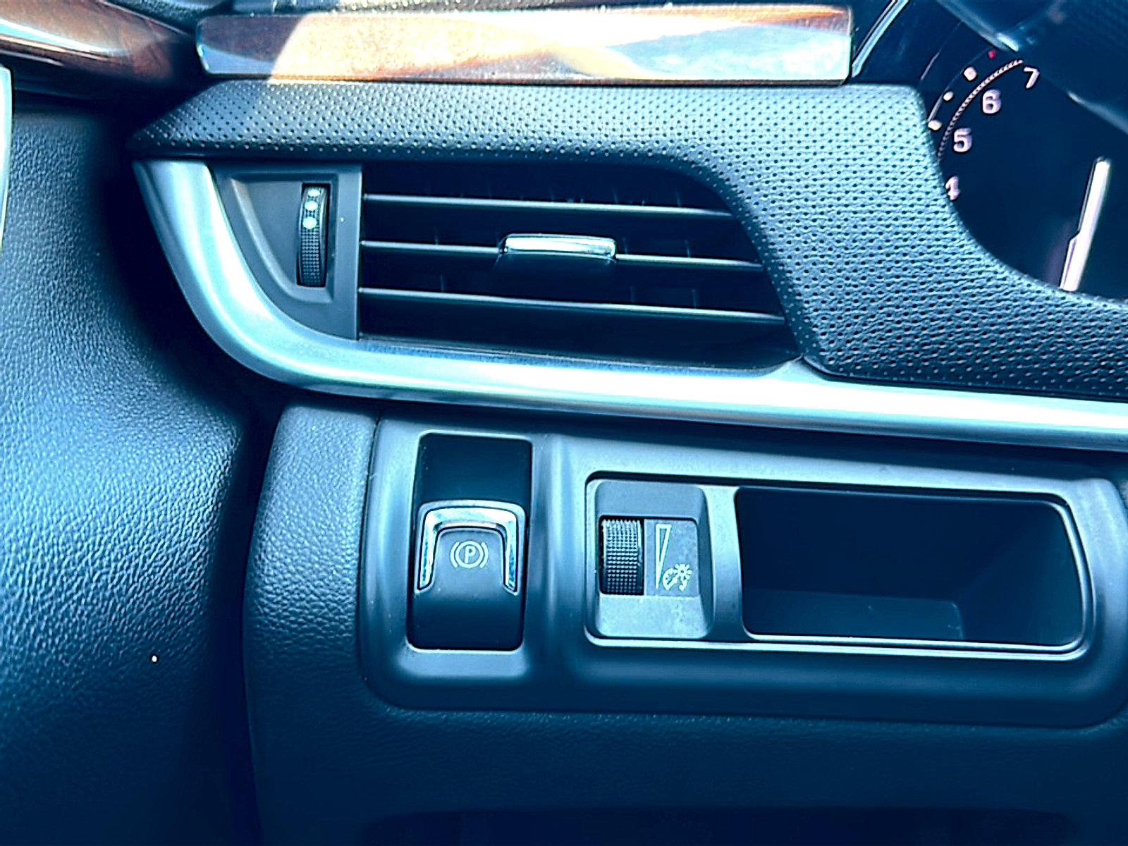 Used 2017 Cadillac XTS Luxury image 36