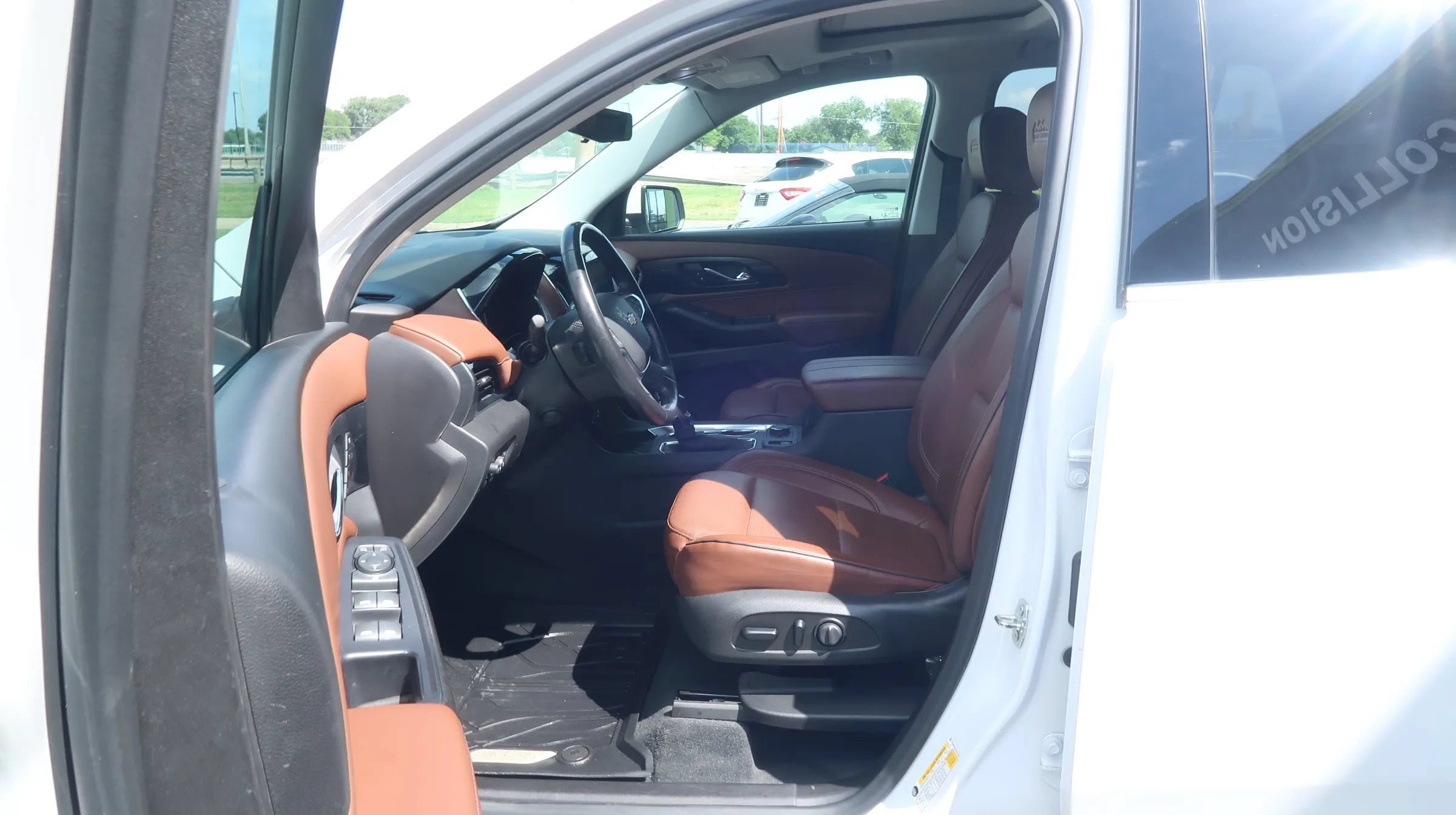Used 2021 Chevrolet Traverse High Country FWD image 16