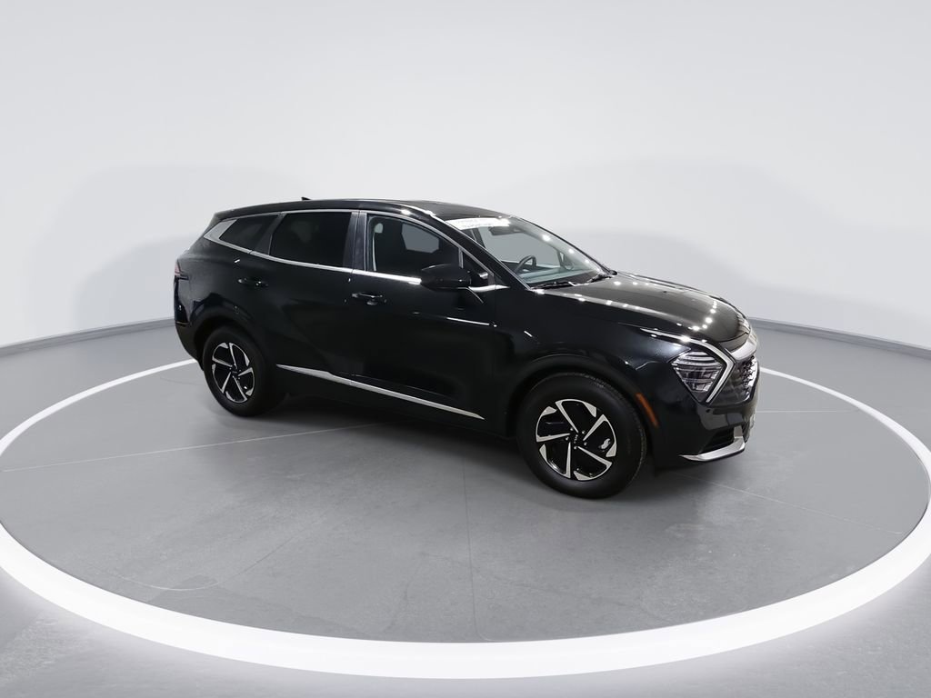 Used 2024 Kia Sportage LX image 2